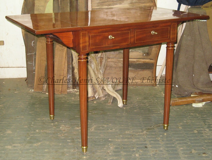 Petite table anglaise en acajou