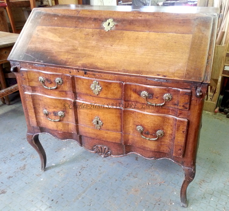Bureau dit "dos d’âne" provençal